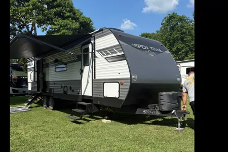 Western KY CamperRentals- 34ft bunk and private queen with 2bath