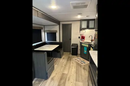 Western KY CamperRentals- 34ft bunk and private queen with 2bath