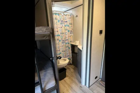 Western KY CamperRentals- 34ft bunk and private queen with 2bath