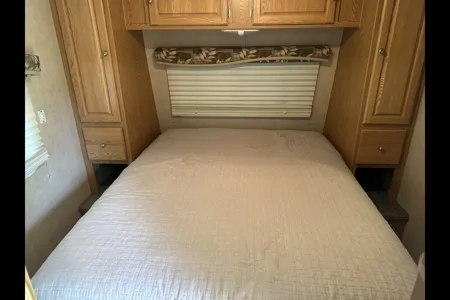 Tacan Layton Travel Trailer Getaway- Queen Bed + BBQ + Extras!