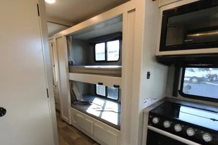 Alain's Thor Motor Coach 31EV