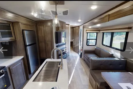 2 bedroom/washer&dryer/sleeps 9,Travel Trailer