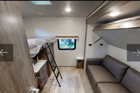 2 bedroom/washer&dryer/sleeps 9,Travel Trailer