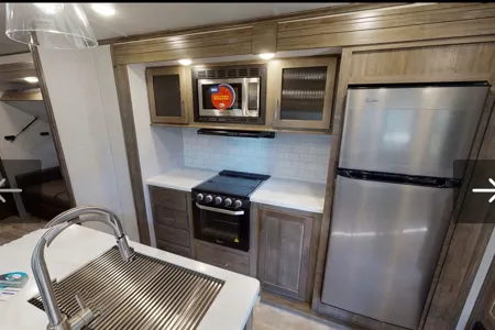 2 bedroom/washer&dryer/sleeps 9,Travel Trailer