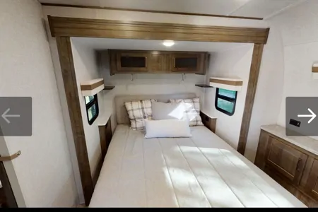 2 bedroom/washer&dryer/sleeps 9,Travel Trailer