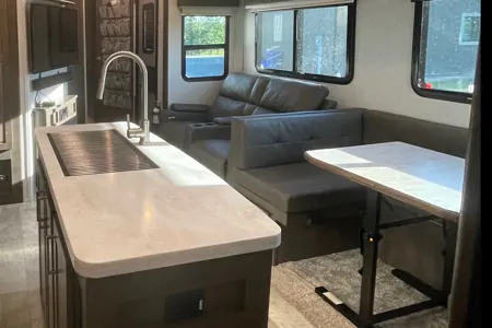 2 bedroom/washer&dryer/sleeps 9,Travel Trailer