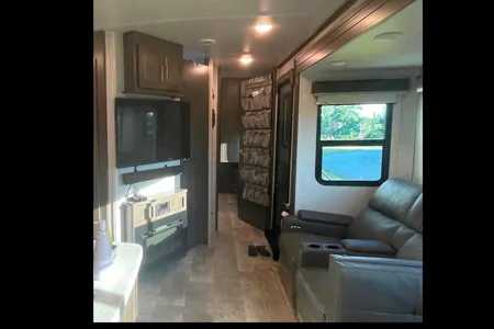 2 bedroom/washer&dryer/sleeps 9,Travel Trailer
