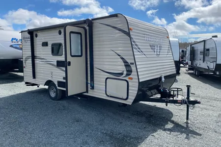 Adorable family friendly Keystone Hideout 175LS Travel Trailer