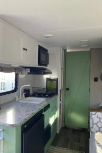 Adorable family friendly Keystone Hideout 175LS Travel Trailer