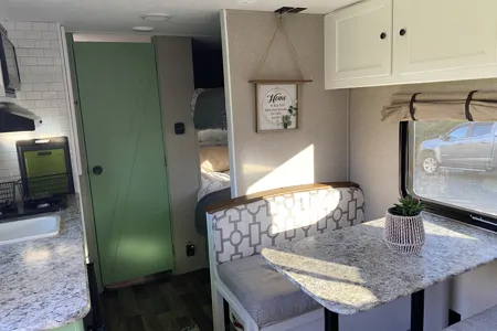 Adorable family friendly Keystone Hideout 175LS Travel Trailer
