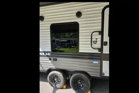 Family Friendly Jayco Jay Flight SLX Travel Trailer