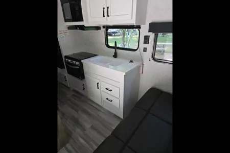Family Friendly Jayco Jay Flight SLX Travel Trailer