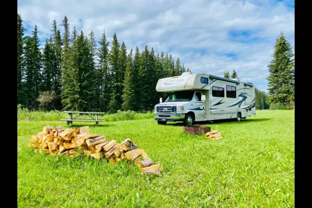 Harvey the RV - Coachmen Leprechaun 319DS Class C