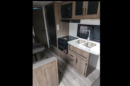 Tony's Heartland Pioneer BH 250 Travel Trailer