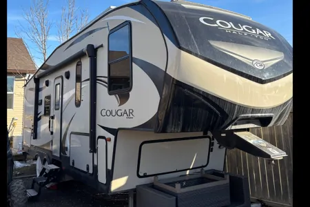 Slice of Heaven: Keystone Cougar 25RESWE Fifth Wheel