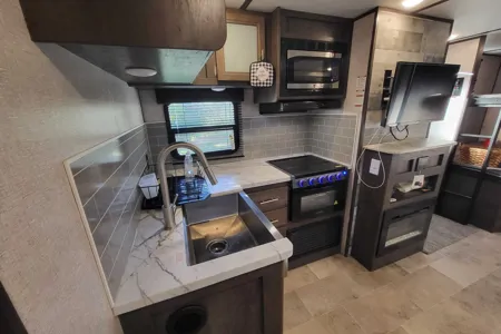 2021 Coleman 2455BH Travel Trailer