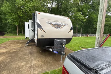 Kyle's Forest River Wildwood 27rei Travel Trailer
