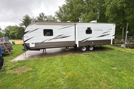 Kyle's Forest River Wildwood 27rei Travel Trailer