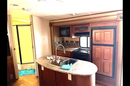 Spacious Surveyor 303BHLE – Dual Slides, Queen Bed, Modern Comfort!