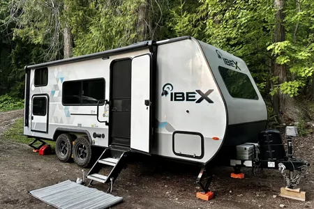 Chris's Ibex 19MBH Travel Trailer
