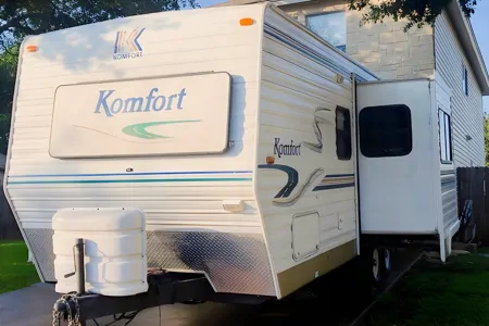 carlos's Komfort 25ft Travel Trailer