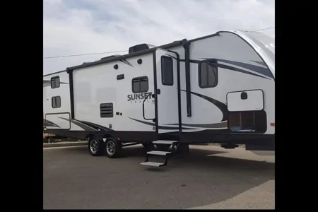 Crossroads Sunset 289 QB Travel Trailer