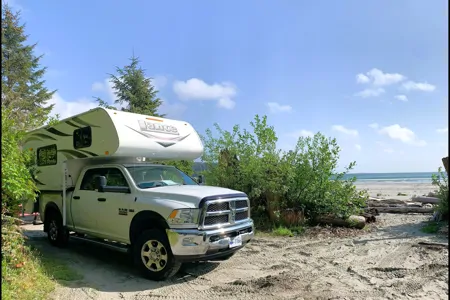 2016 4x4 RAM 3500HD with LANCE Truck Camper
