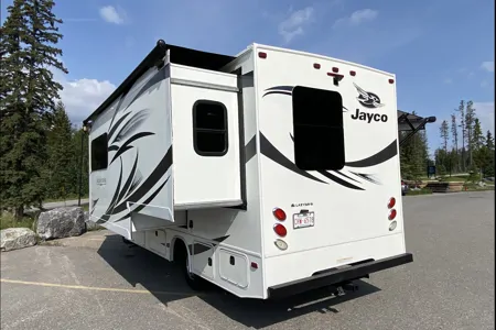 2020 Mercedes / Jayco Melbourne 24L / Full Wall Slide Out / Sleeps up to 5 / Generator