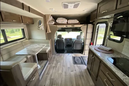 2020 Mercedes / Jayco Melbourne 24L / Full Wall Slide Out / Sleeps up to 5 / Generator