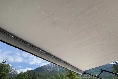 2020 Mercedes / Jayco Melbourne 24L / Full Wall Slide Out / Sleeps up to 5 / Generator