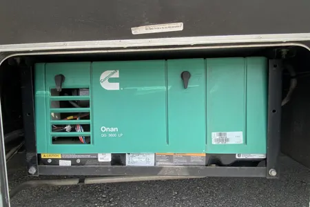 2020 Mercedes / Jayco Melbourne 24L / Full Wall Slide Out / Sleeps up to 5 / Generator