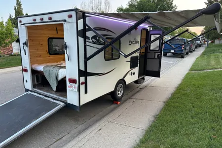 Lightweight Camper Trailer Toy Hauler SUV friendly