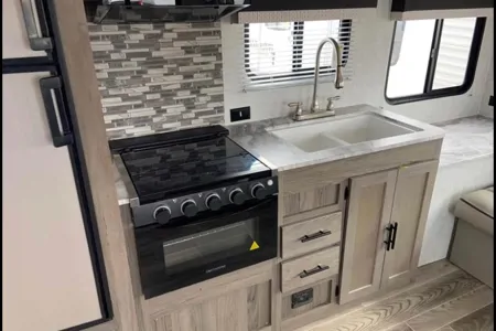 BigKid Coachmen Grand River 24RLS Travel Trailer