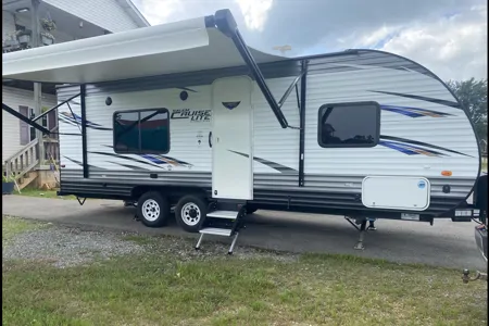 Travelbug adventures - Forest River Salem ultra lite
