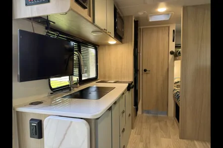 SonSet Rentals Winnebago Micro Minnie Travel Trailer