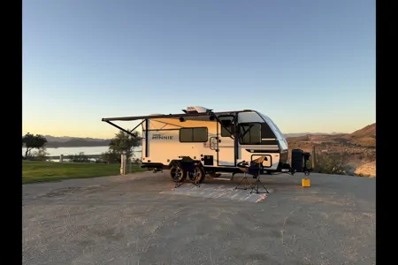 SonSet Rentals Winnebago Micro Minnie Travel Trailer