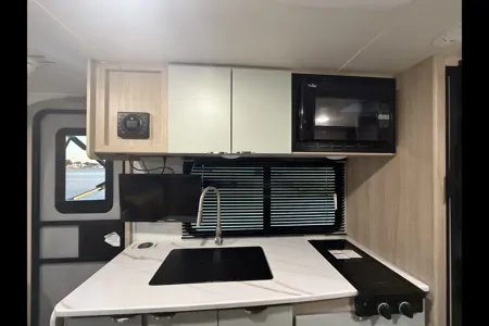 SonSet Rentals Winnebago Micro Minnie Travel Trailer