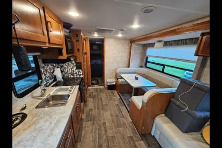 Kevin's Winnebago Minnie Winnie 31k Class C