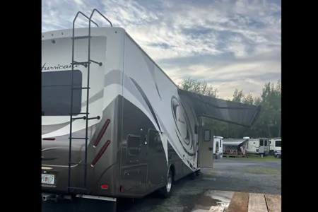 Thor Motor Coach Hurricane Class A