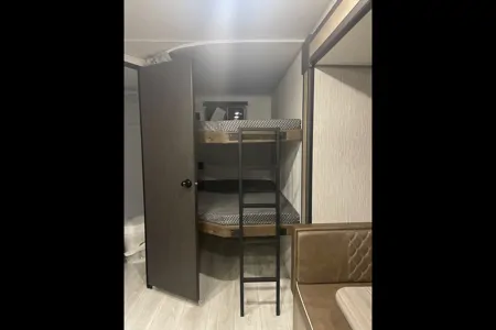 Jessica's Keystone Springdale Classic 261BHC Travel Trailer