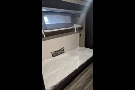 #4 Sagmoe Family (36-foot bunkhouse)