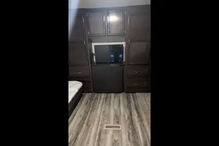 #4 Sagmoe Family (36-foot bunkhouse)