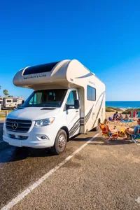 C22 Luxury Thor  Quantum 5 Sleeper with slide out