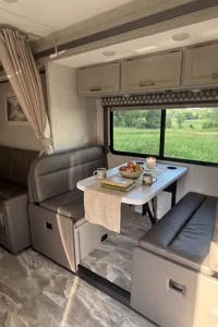 C22 Luxury Thor  Quantum 5 Sleeper with slide out