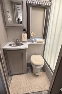 C22 Luxury Thor  Quantum 5 Sleeper with slide out