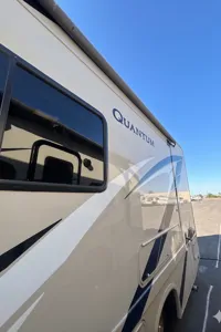 C22 Luxury Thor  Quantum 5 Sleeper with slide out