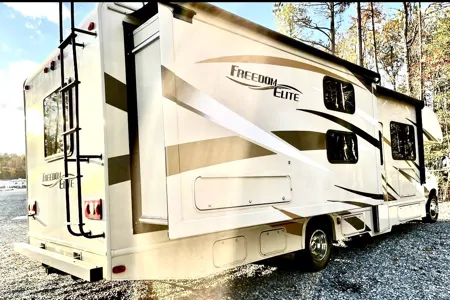 Freedom Elite Class C Bunk Floorplan Sleeps 6-8