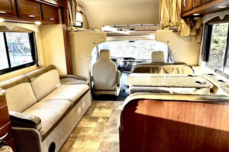 Freedom Elite Class C Bunk Floorplan Sleeps 6-8