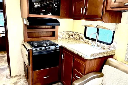 Freedom Elite Class C Bunk Floorplan Sleeps 6-8