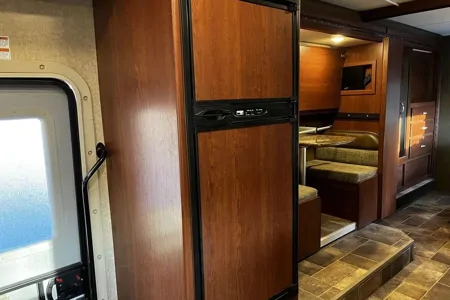 Freedom Elite Class C Bunk Floorplan Sleeps 6-8